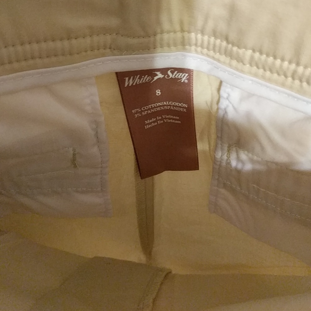 White Stag size 8 capris with belt - Picture 3 of 3